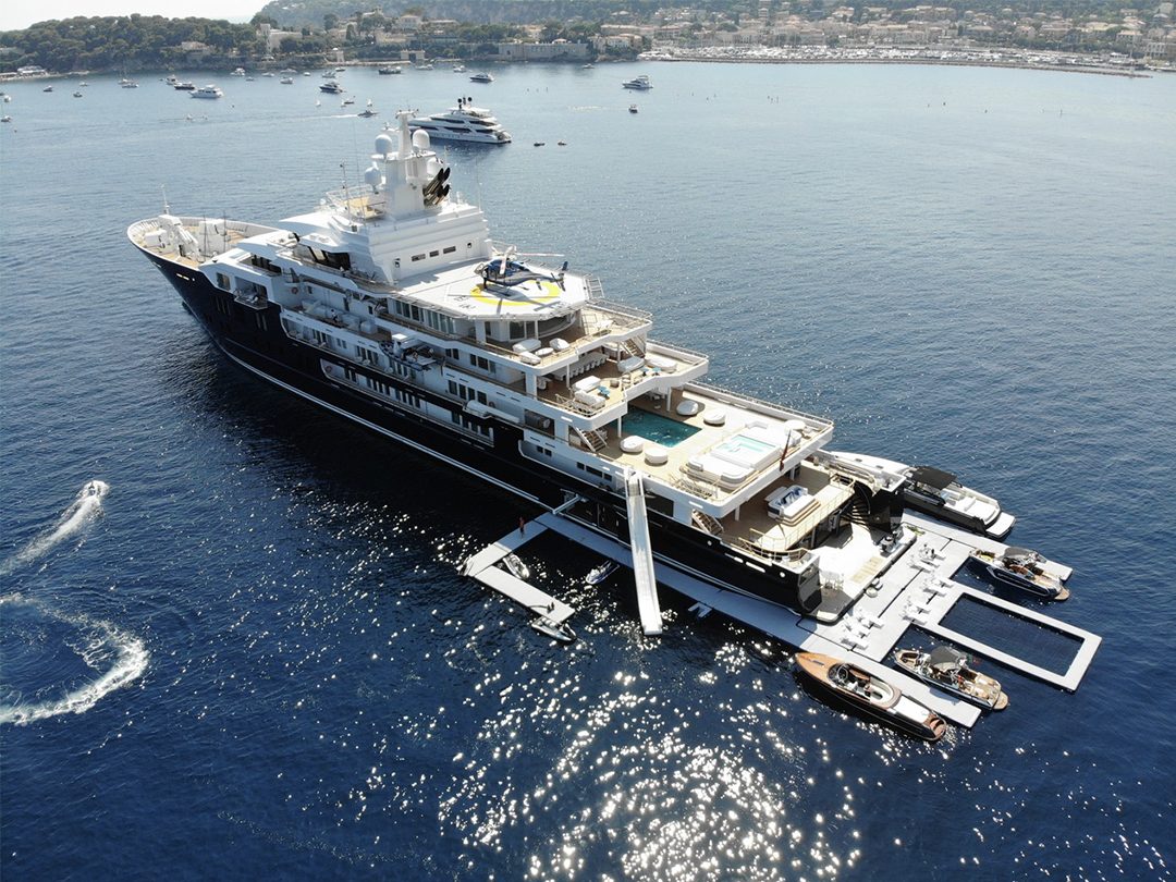 Inflatable Super Dock with waterline walkway