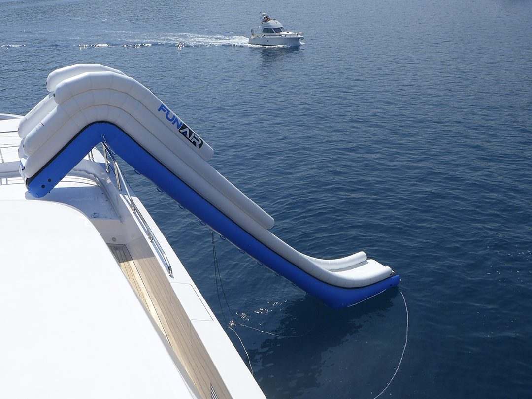 Hanger Yacht Slide