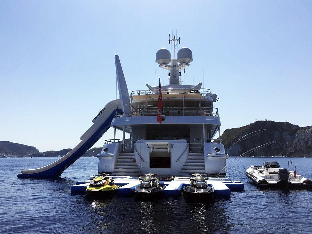 Hanger Yacht Slide