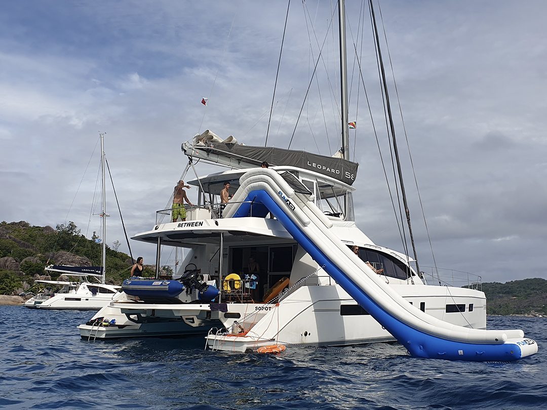 Hanger Yacht Slide