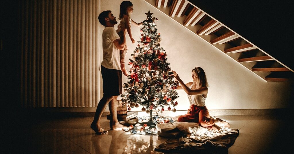 Family decorating their Xmas Tree