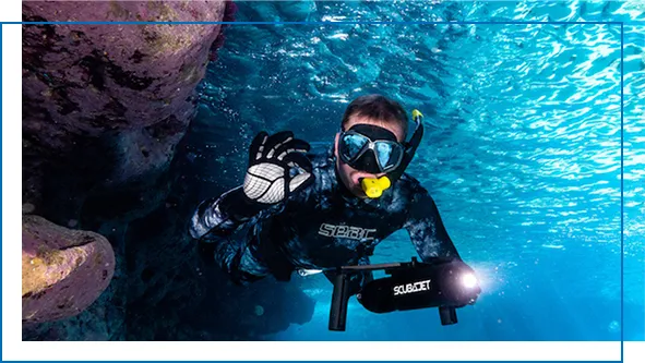 Charter guest from a superyacht diving with a SCUBAJET Portable