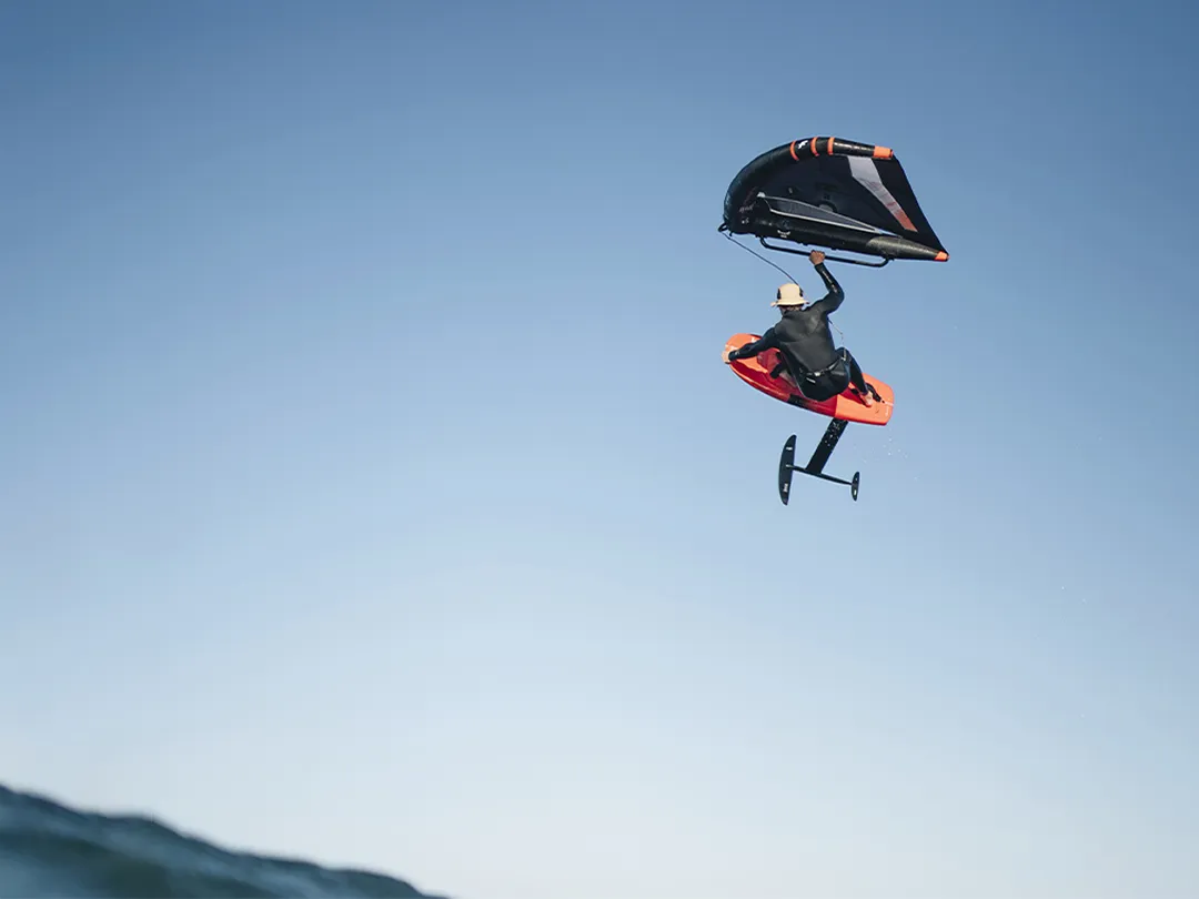 Charter guest from a superyacht using awesome F-One kite system