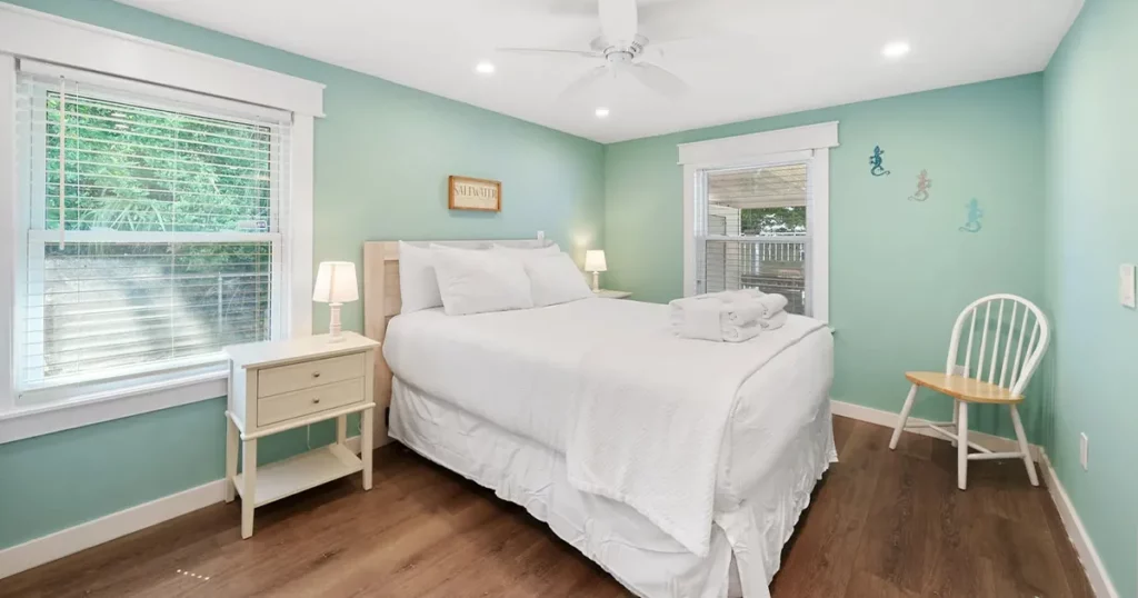 Hideaway Cottage master bedroom