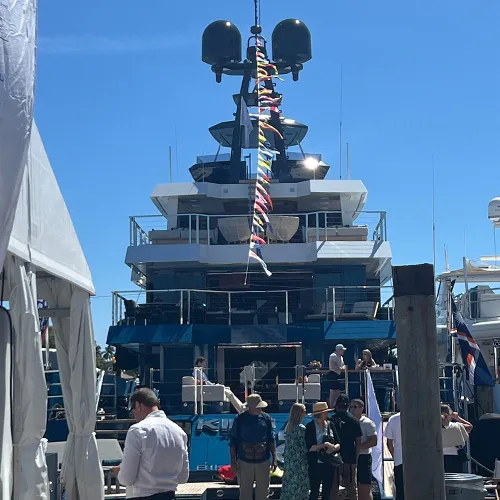 FunAir-at-PBIBS-2025-charter-sup-eryacht-King-Benji.webp