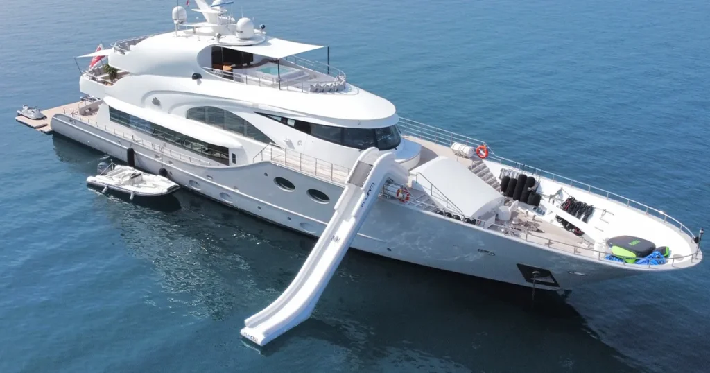 Bow Yacht Slides
